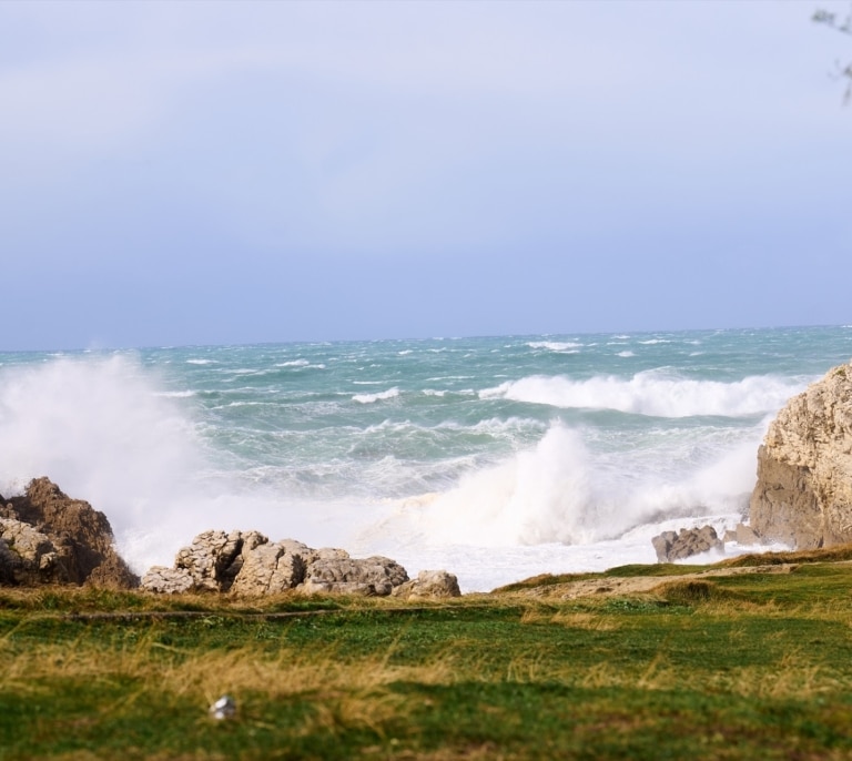 Viento causa caos: 16 incidencias atendidas por 112 en Cantabria