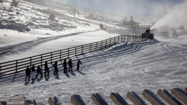 Cierre de la estación Valdesquí: la falta de nieve afecta a esquiadores y turistas