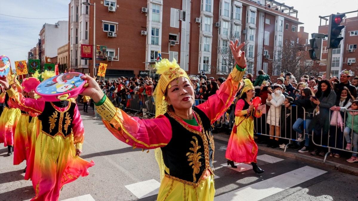 FOTO DE ARCHIVO. Varias personas durante el desfile de Año Nuevo Chino en el distrito de Usera en 2024