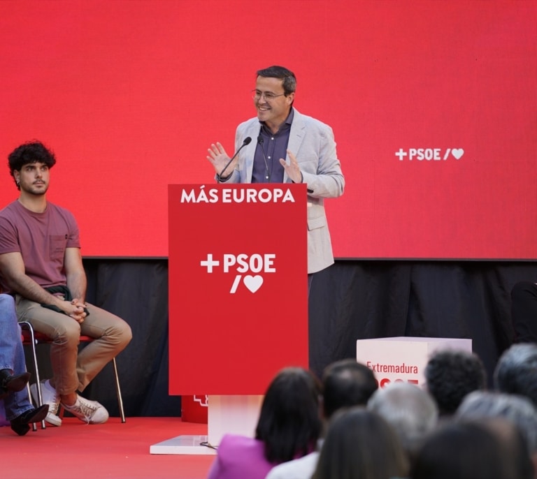 Miguel Ángel Gallardo gana las primarias del PSOE de Extremadura