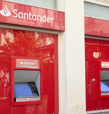 Santander UK cerrará 95 oficinas en Reino Unido y estudia el recorte [...]