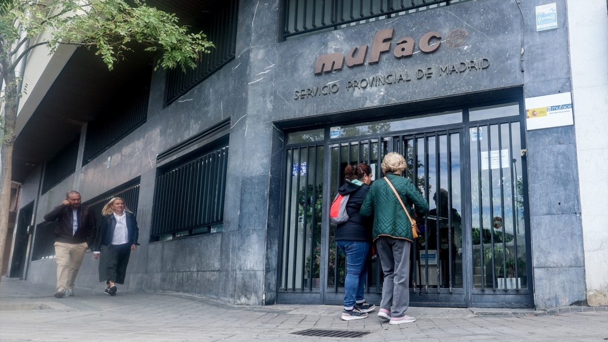 Fachada de un edificio de Muface, en Avenida de Pablo Iglesias, a 11 de octubre de 2024, en Madrid (España).