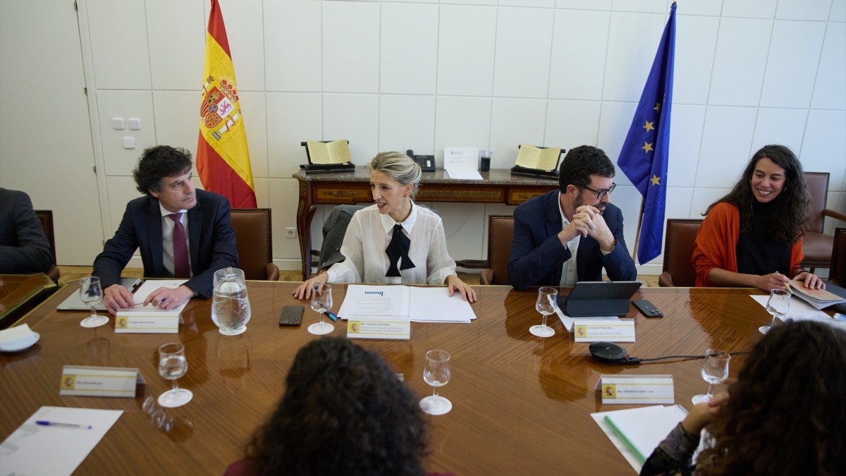 Yolanda Díaz, ministra de Trabajo, recibe al Comité Asesor sobre el SMI en Madrid en una imagen de archivo.