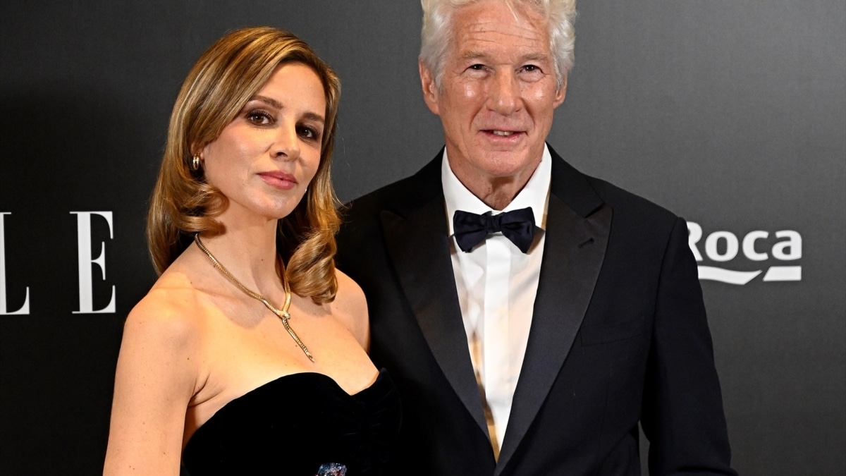 FOTO DE ARCHIVO. El actor estadounidense, Richard Gere, junto a su mujer, la española Alejandra Silva en noviembre de 2024