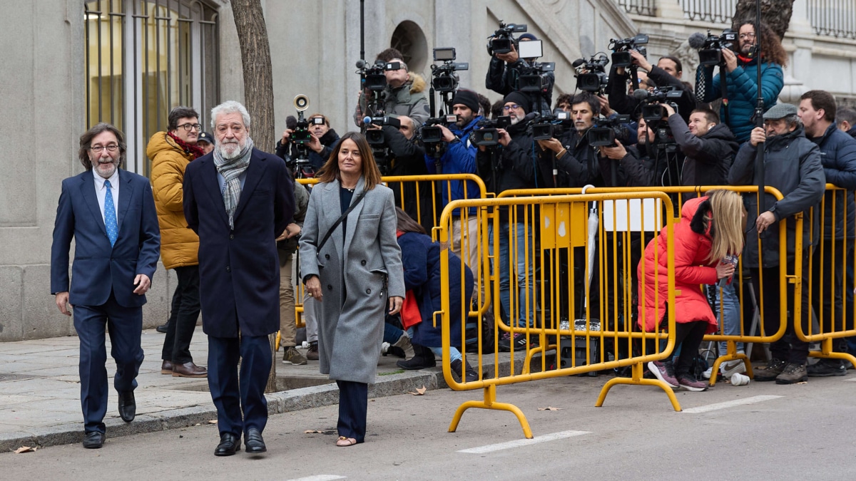 El jefe de gabinete de la presidenta de la Comunidad de Madrid, Isabel Díaz Ayuso, Miguel Ángel Rodríguez, sale de declarar del Tribunal Supremo, a 8 de enero de 2025, en Madrid (España).