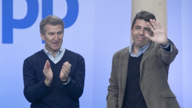 Así ha sido la larga ovación a Mazón de los 'barones' del PP