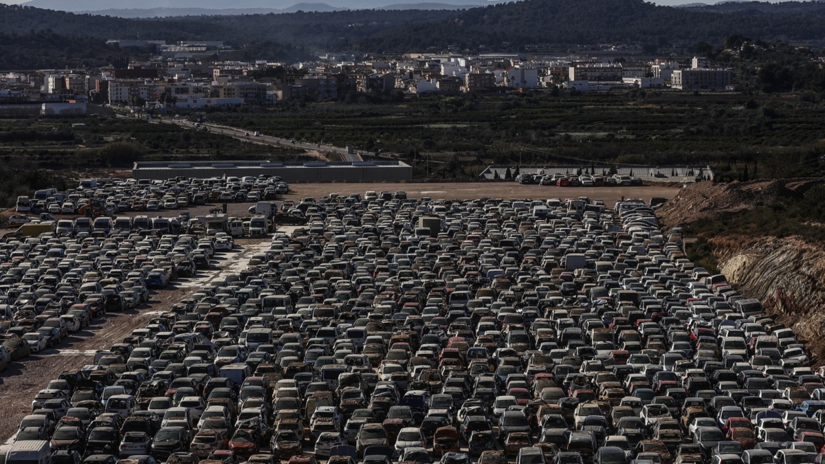 Vista aérea de un desguace de vehículos, a 13 de enero de 2025, en Benaguasil, Valencia