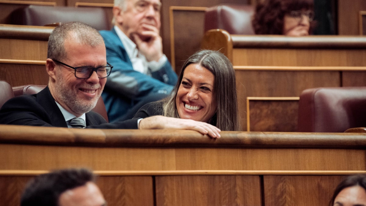 La portavoz de Junts en el Congreso, Miriam Nogueras, durante una sesión plenaria extraordinaria, en el Congreso de los Diputados, a 22 de enero de 2025, en Madrid (España). El Congreso celebra el primer pleno del año, de manera extraordinaria, para aprobar el suplicatorio que permitirá al Tribunal Supremo imputar al exministro Ábalos. Además el Congreso votará la convalidación de tres decretos: la nueva extensión del decreto anticrisis, que incluye descuentos en el transporte público o la prohibición de cortar los suministros básicos; la nueva reforma de las pensiones para incentivar la extensión de la vida laboral; y la prórroga durante un año del gravamen a los beneficios extraordinarios de las empresas energéticas. Gabriel Luengas / Europa Press 22 ENERO 2025;ÁBALOS;PLENO;VOTACIÓN;CONGRESO;SUPREMO;IMPUTAR 22/1/2025