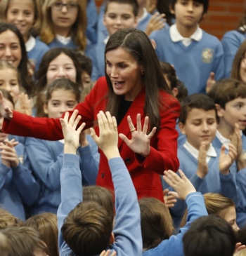 La Reina Letizia visita el CEIP Cortes de Cádiz en Madrid