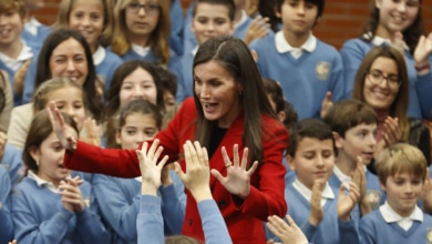 La Reina Letizia visita el CEIP Cortes de Cádiz en Madrid para conocer el proyecto "Think Equal"