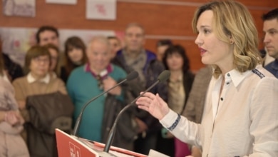 Pilar Alegría toma las riendas del PSOE de Aragón sin primarias tras la retirada del candidato lambanista por falta de apoyos