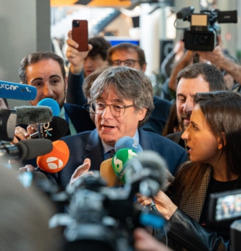 Sánchez y Puigdemont, náufragos sin acción