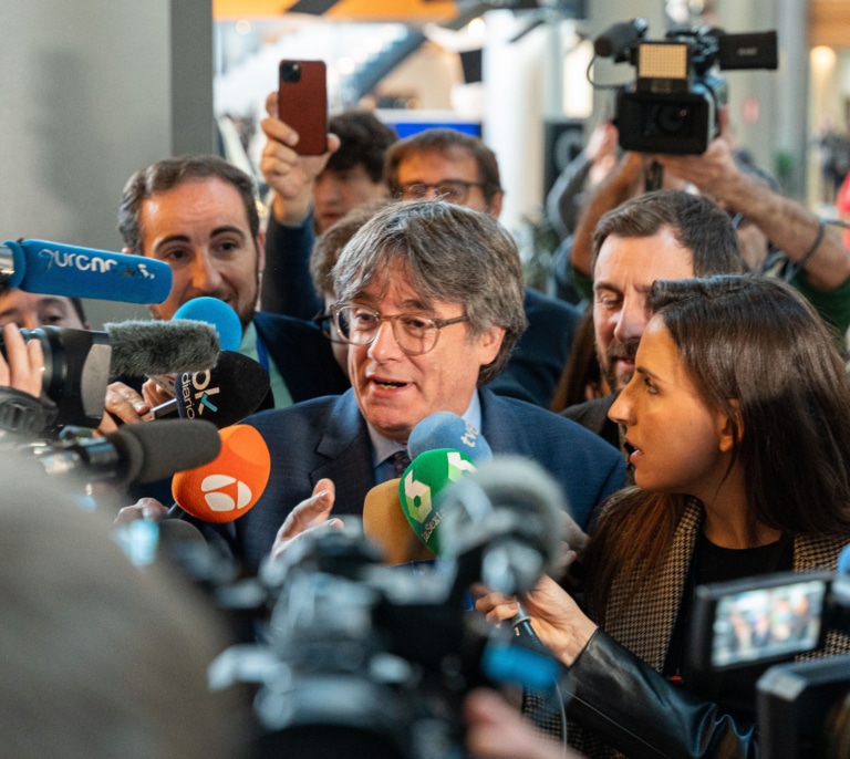 Sánchez y Puigdemont, náufragos sin acción