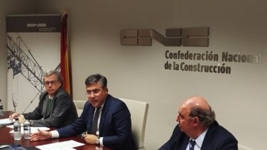 Diez empresas públicas se reparten el 65% de los contratos 'a dedo' de la Administración