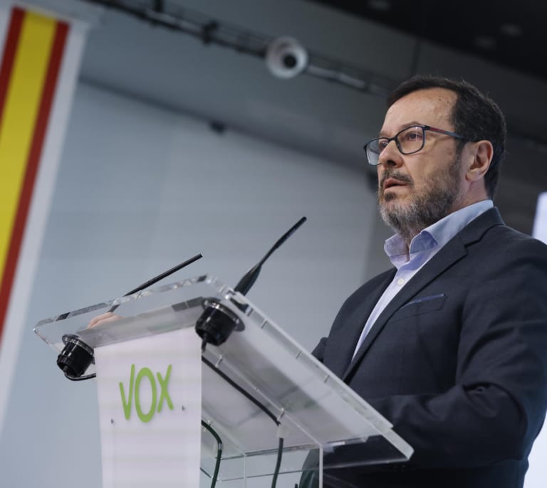 Vox recrimina a Feijóo que esté esperando a Puigdemont para presentar una moción de censura