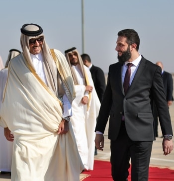 El emir de Qatar, primer jefe de Estado en visitar Siria para [...]