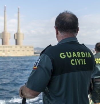 Detenidas 20 personas entre ellas un guardia civil en una operación en [...]