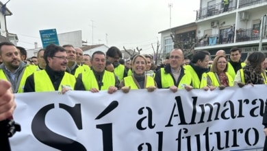 Miles de personas se manifiestan contra el cierre de la central nuclear de Almaraz