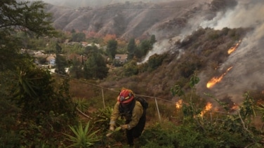 California lucha contra los incendios con presos a los que paga diez dólares al día