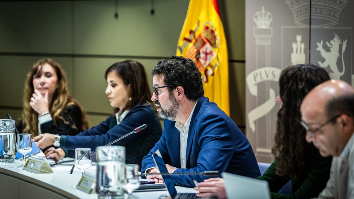 Joaquín Pérez Rey interviene durante las negociaciones para la subida del SMI.