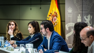 Trabajo pacta con los sindicatos y sin la patronal subir el salario mínimo 50 euros al mes