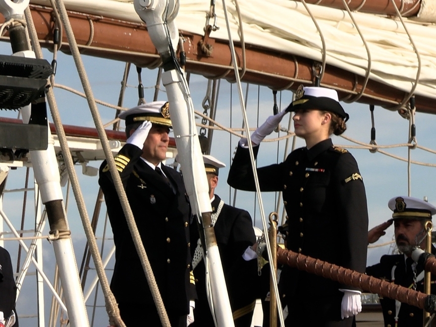 La Princesa Leonor embarca en el buque escuela 'Juan Sebastián Elcano'.