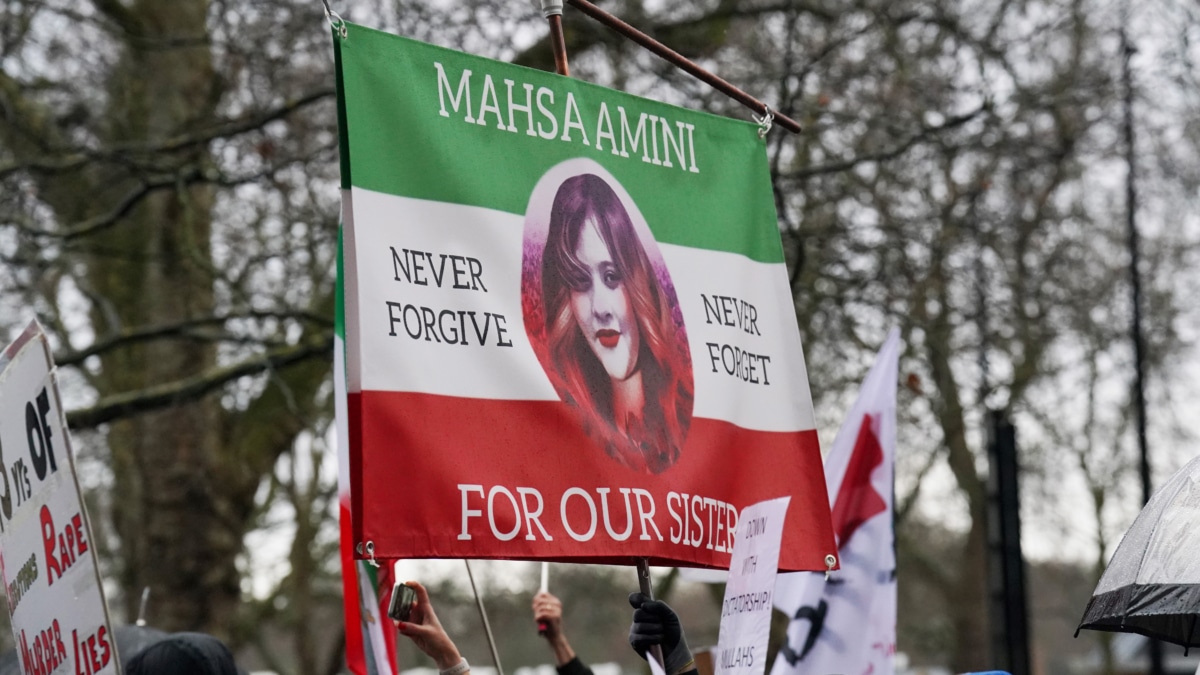 Protesta en Londres contra los abusos y ejecuciones de mujeres del régimen iraní