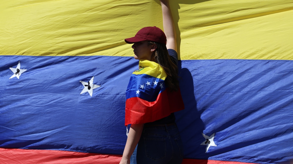 Una manifestante contraria a Maduro en Caracas