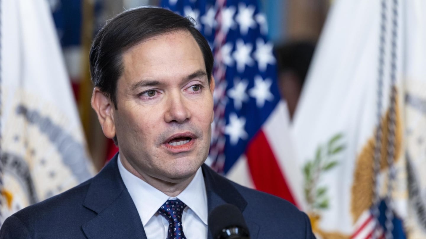 El secretario de Estado de Estados Unidos, Marco Rubio, hace declaraciones después de jurar el cargo.