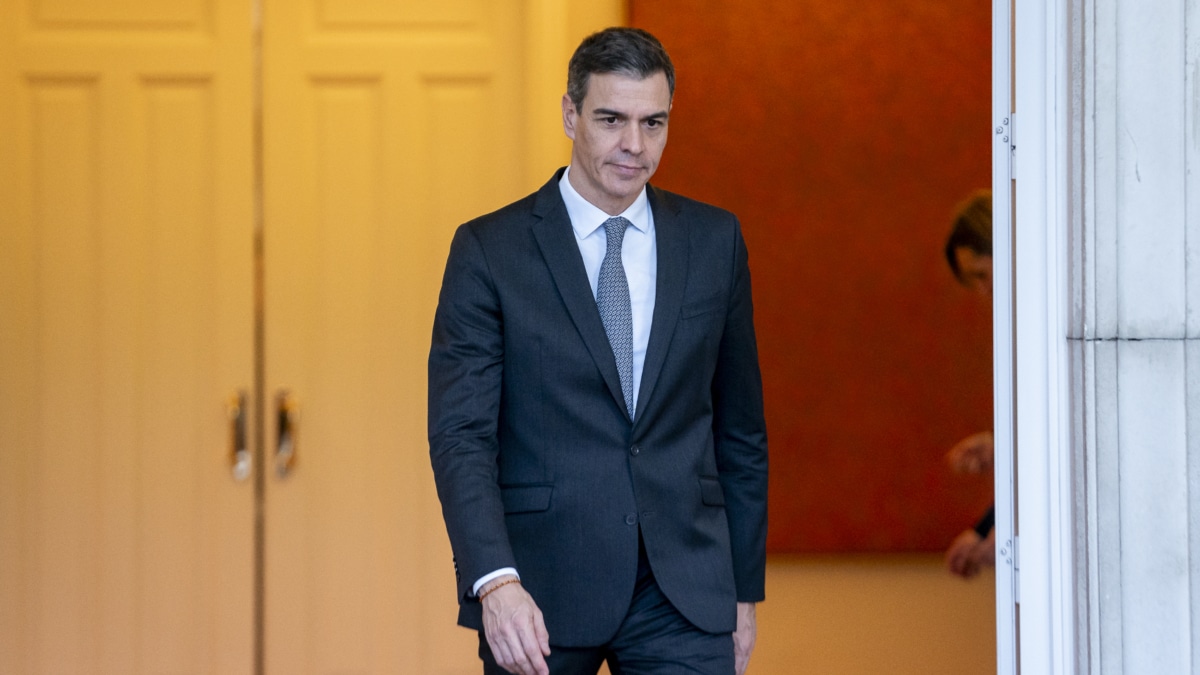 El presidente del Gobierno, Pedro Sánchez, durante una reunión, en el Complejo de la Moncloa, a 27 de enero de 2025, en Madrid (España).