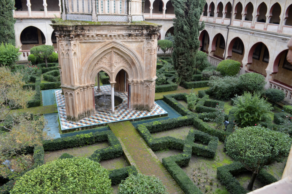 Jardín del claustro del Monasterio de Guadalupe.