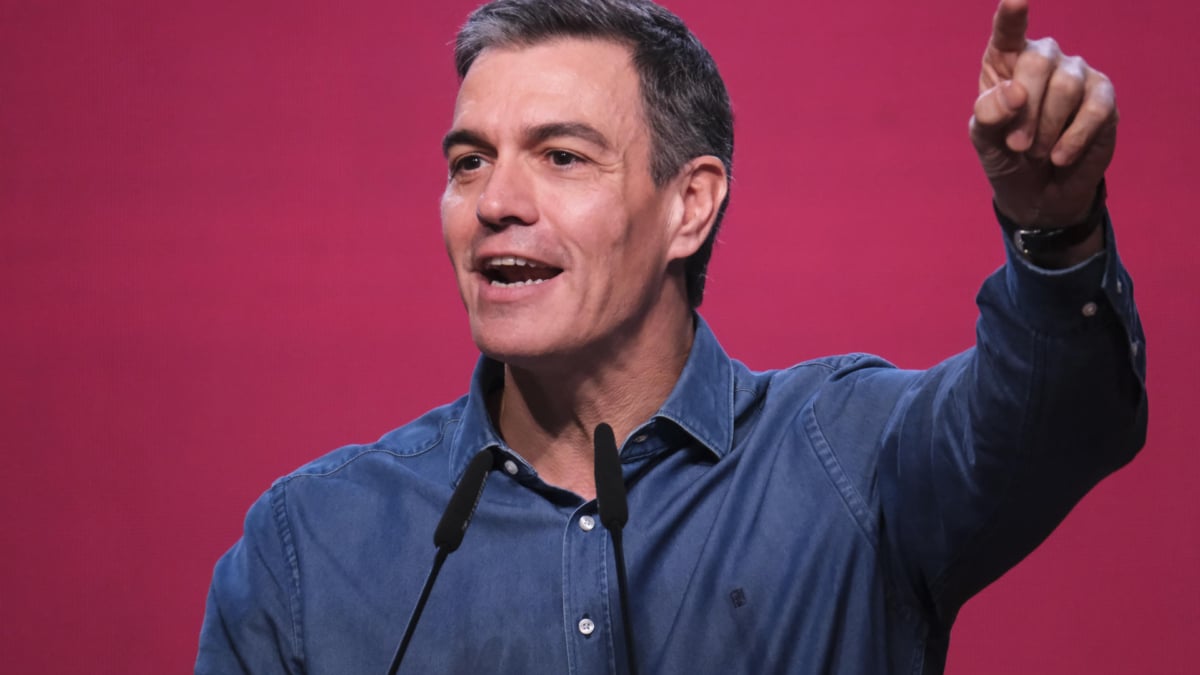 El presidente del Gobierno, Pedro Sánchez, cierra el XV congreso de los socialistas canarios, este domingo en Adeje (Tenerife)