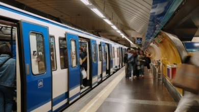 La tarjeta azul para el transporte en Madrid: Qué es y qué requisitos hay que cumplir para tenerla