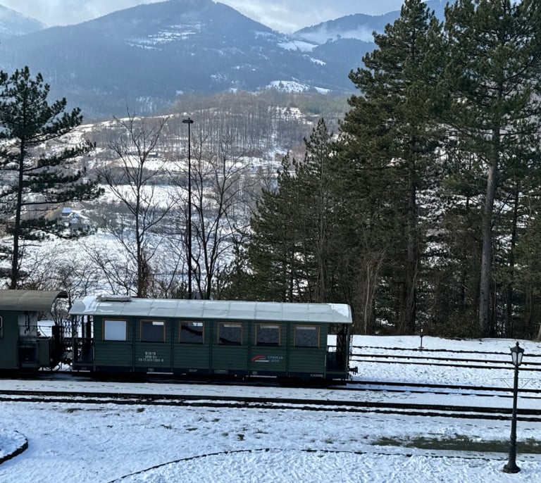 A bordo del Ćira, el tren serbio que suspira por regresar a Sarajevo