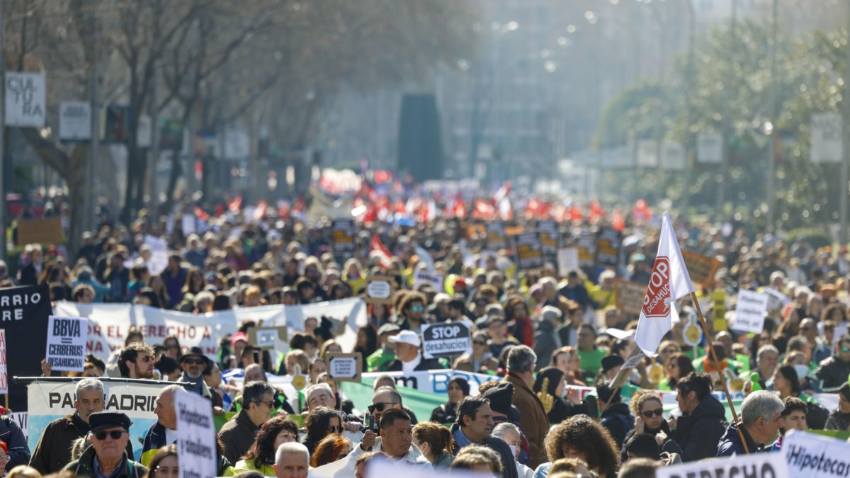 Marcha convocada por Hábitat24 este domingo en Madrid para reclamar una vivienda digna.