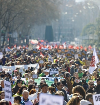 Miles de personas marchan por Madrid contra la especulación inmobiliaria