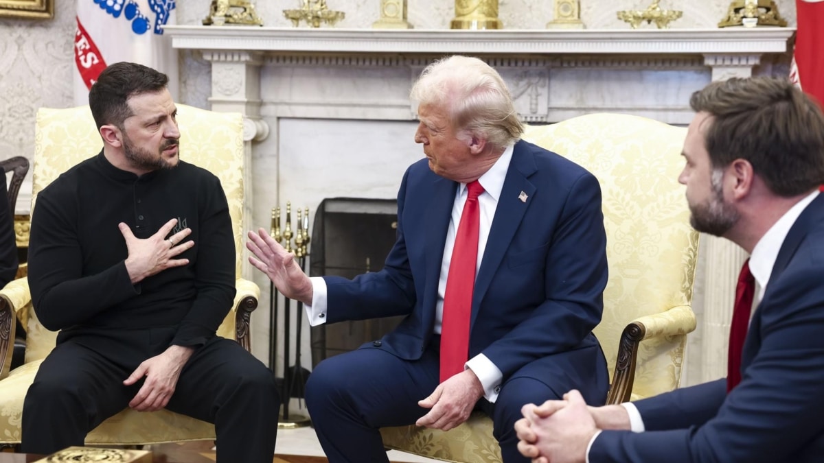 El presidente de Ucrania, Volodimir Zelenski, en un momento de máxima tensión en su reunión con el estadounidense Donald Trump y su vicepresidente JD Vance.