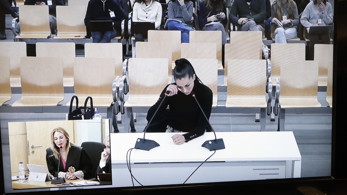 La futbolista Jenni Hermoso en una pantalla de la sala de prensa de la Audiencia Nacional.