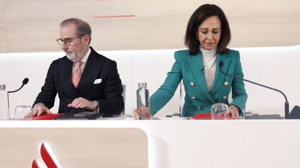 La presidenta del Banco Santander, Ana Botín (d), y el consejero delegado, Héctor Grisi.