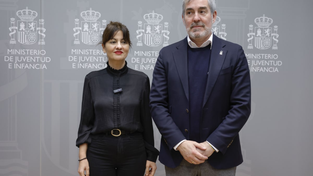 MADRID, 06/02/2025.- La ministra de Juventud e Infancia, Sira Rego (i), se reúne con el presidente de Canarias, Fernando Clavijo, en el marco de las negociaciones para la acogida de menores migrantes no acompañados, este jueves en Madrid. EFE/ Zipi Aragon