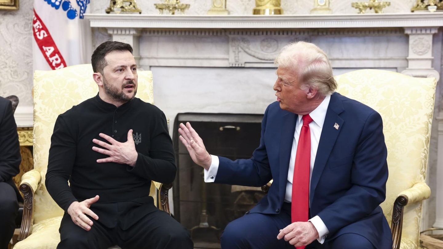 El presidente ucraniano, Volodimir Zelenski, discute con el estadounidense Donald Trump en el Despacho Oval.