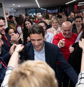 El diputado Pedro Casares se hace con las riendas del PSOE cántabro [...]