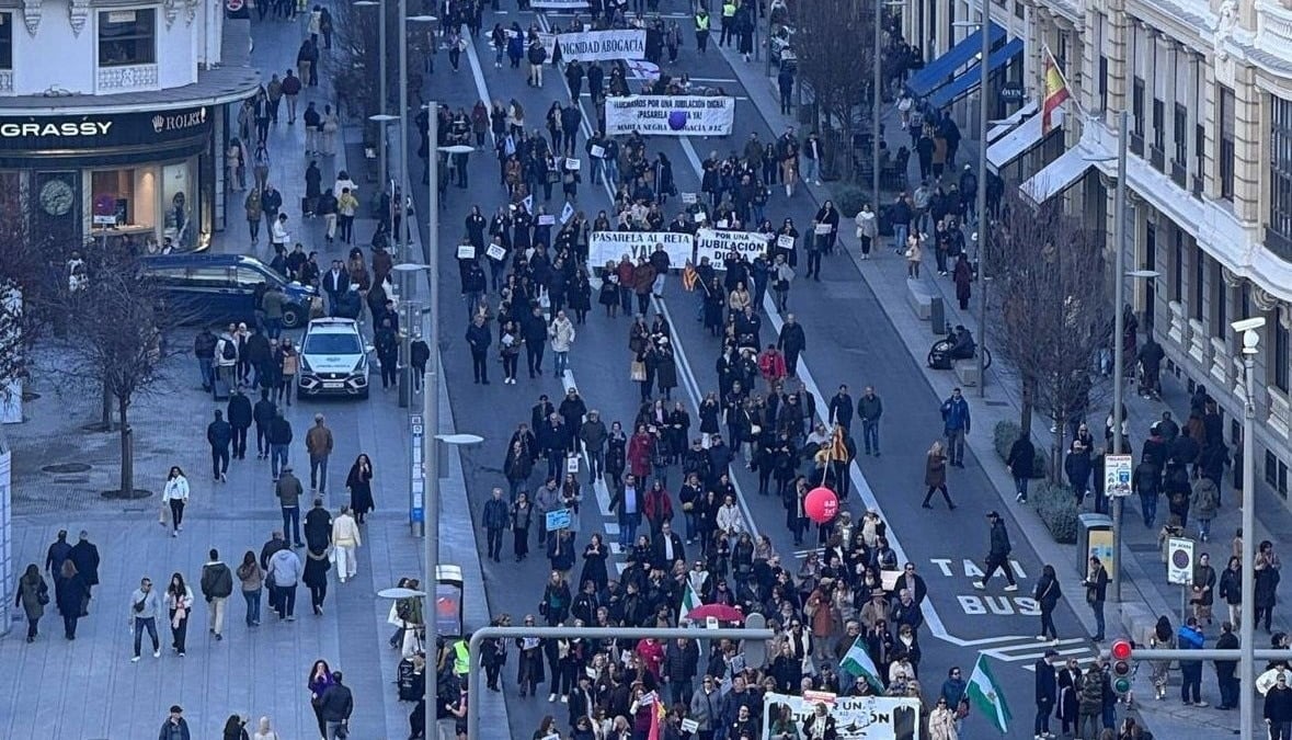 Abogados y procuradores se manifiestan en Madrid para exigir la pasarela al RETA sin apoyo de mutualistas de otras profesiones