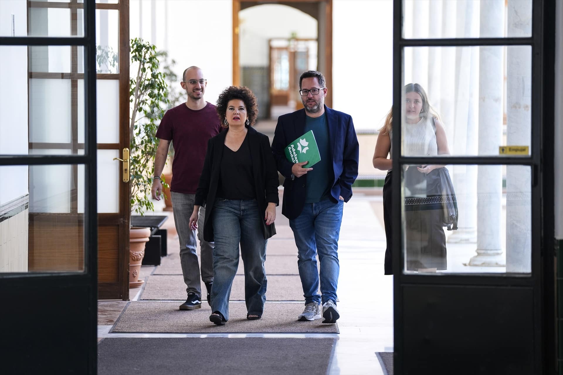 Los portavoces de Adelante Andalucía, José Ignacio García (2d) y Maribel Mora (2i)