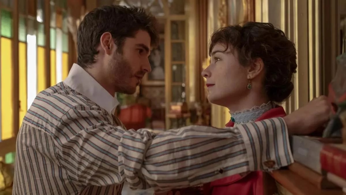 Álvaro Mel y Nadia de Santiago son los protagonistas de 'Manual para señoritas', melodrama romántico con toques de humor que estrena Netflix en primavera