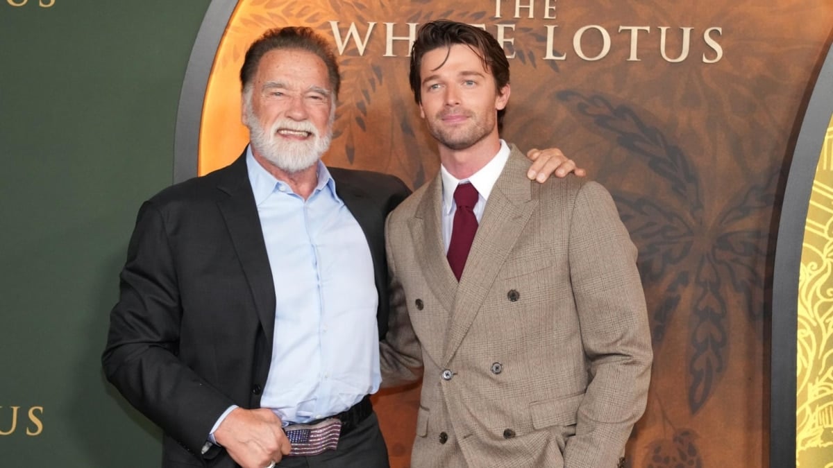 Arnold y Patrick Schwarzenegger, padre e hijo, durante la presentación de la tercera temporada de la serie de HBO 'The White Lotus'