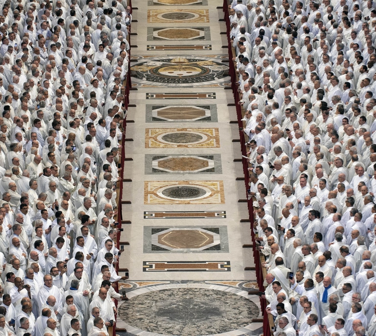 El camarlengo, la figura clave en la transición papal