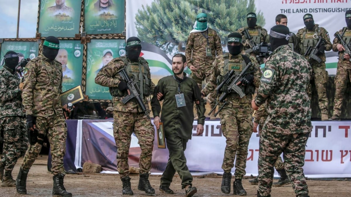 Hamas entrega seis rehenes mientras Israel se prepara para liberar a 620 presos palestinos