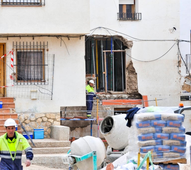 El Gobierno regularizará a 26.000 migrantes afectados por la DANA