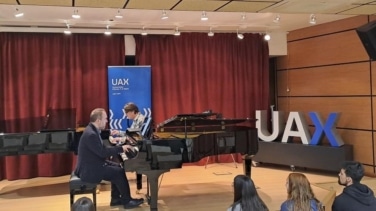 Los pianistas Dorantes y Moisés P. Sánchez ensayan la obra que estrenarán en el Festival Piano Day en la Facultad de la Música